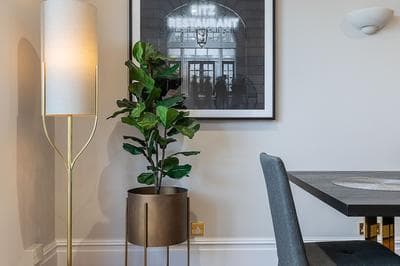 JOIVY Astonishing 2 Bedroom near Mayfair & Piccadilly Circus