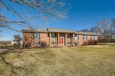 NEW- Family Friendly Ranch Home Near Nashville! (TA)