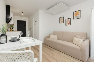 Beige Studio in City Center by Renters