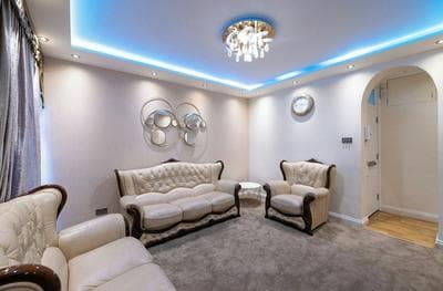 Chic London Apartment in Brown Hart Gardens