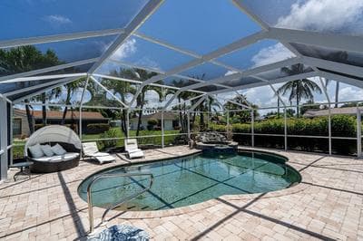 Barefoot Hideaway, With Spa And Pool 3 Bedroom Home by RedAwning