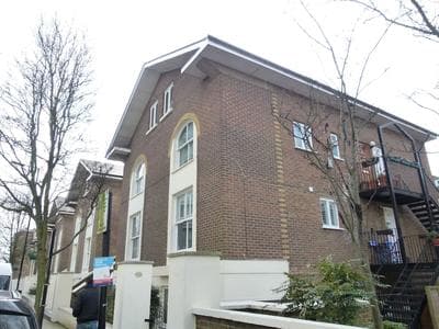 SS Property Hub - Family Apartment near Central London
