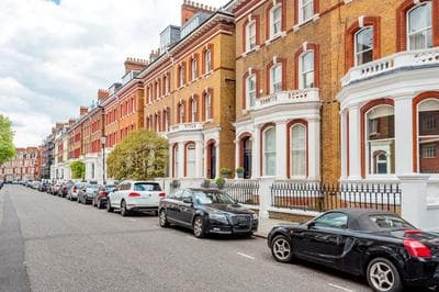 Chic Chelsea Home near South Kensington by UnderTheDoormat