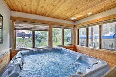 Ski-in/ski-out Granby Condo w/ Indoor Hot Tub!