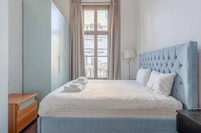 Central 2 Bedroom Flat - Opposite South Kensington Tube