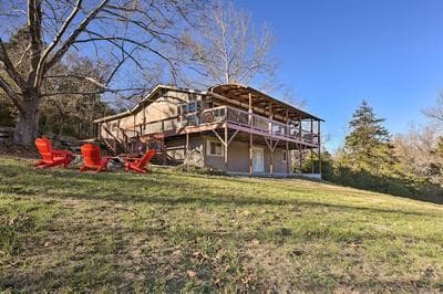 Holiday Island Home: Hot Tub & Wood Stove!