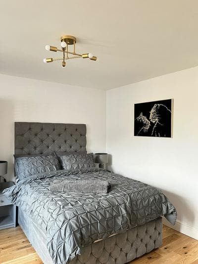 Cozy London Apartment , 2 Minutes to Tube!