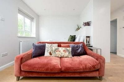 Stylish Brixton Hill Studio With Modern Charm