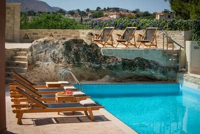 Phaistos Villas - Villa Dafne Poolside Gem