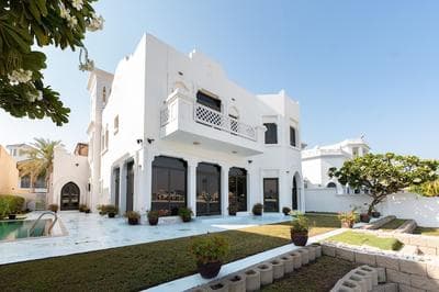 Exclusive 5BR Palm Villa w Private Pool and Beach
