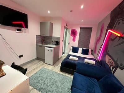Inviting Studio Flat at Lewisham Way, Se14 London