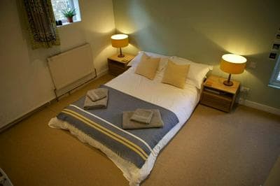 Inviting & Secluded 1BD House w/ Patio - Peckham!