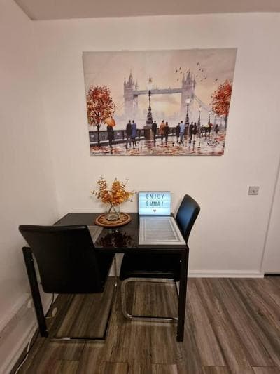 1 Bed Flat Sleeps 2 With Free Parking & Patio