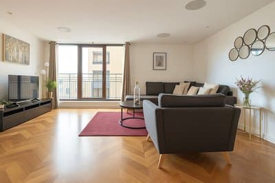 Spacious 3 Bedroom Flat in Kensington