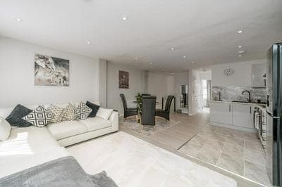 Modern South Wimbledon Stay