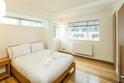 Bright 2-Bed Flat Near St Paul’S