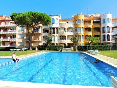 Beachside Stay w/ Pools