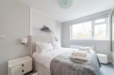 Excellent 3-bed Flat In Elephant & Castle