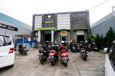 RedDoorz Plus @ Banjarmasin Tengah