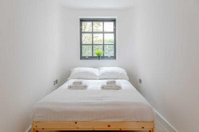 Sleek & Stylish 2BD Flat - Warren Street
