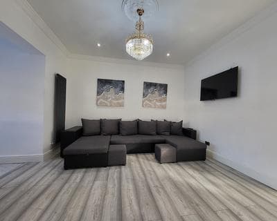 Grand Exclusive 2 Bed Apartment - London