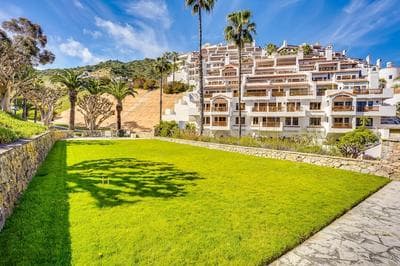 Bright Catalina Island Condo w/ Ocean Views!