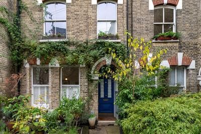 Beautiful Two Bed Abode In South West London