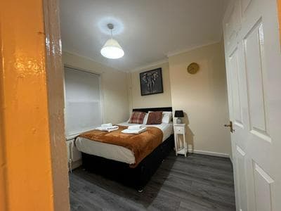 3BR House with Free WiFi All Over UK