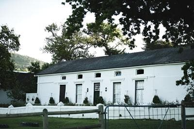 Under Oaks Guesthouse