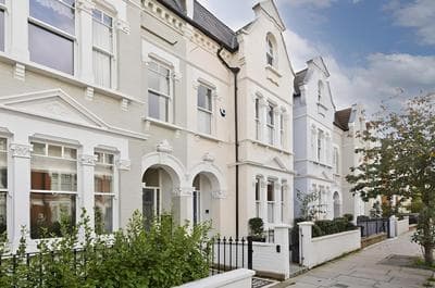 Cosy 4-bed Family Home Shepherd s Bush