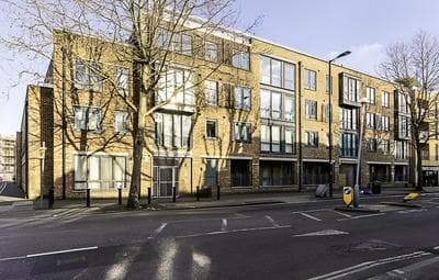 Bermondsey Bliss: Views, Comfort, and City Access!