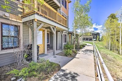 Idyllic Condo w/ Grill < 1 Mi to Granby Ranch