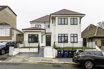 Spacious and Beautiful Apartment In Hanwell