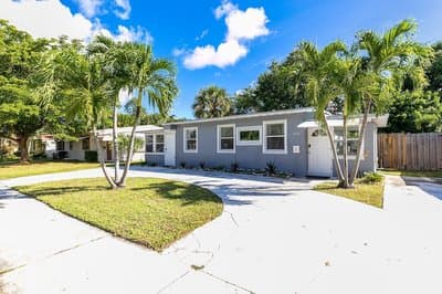 Bungalow With Large Backyard 5 min From Beach