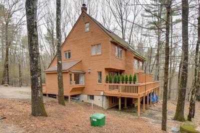 North Conway Townhome w/ Private Hot Tub & Deck!