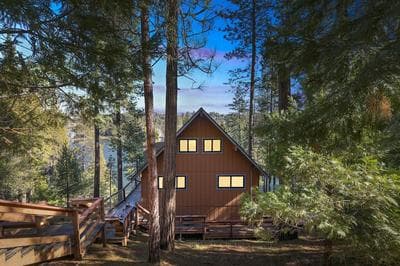 Golden Peak Cabin 3 Bedroom Home by Yosemite Region Resorts