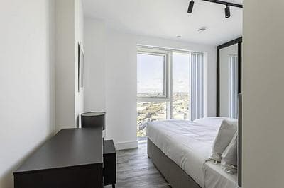 Beautiful 2 Bed Icon Tower Flat 5