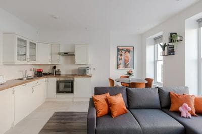 Flirty Chambers - Fitzrovia - by Frankie Says