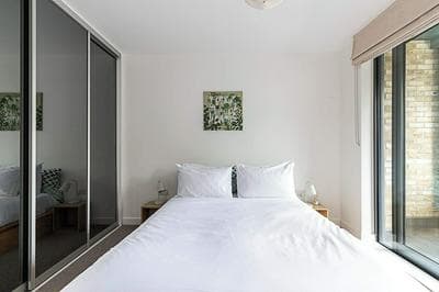 Well-connected, Cosy and Bright Modern Flat
