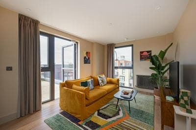 Chic Urban Flat With Rooftop Access