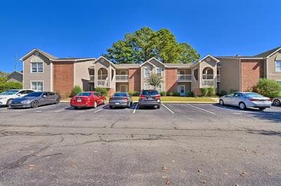 Fayetteville Condo w/ Fireplace: 7 Mi to Dtwn