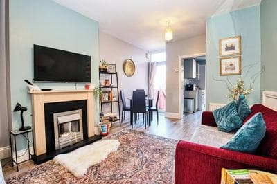 Beach, Dreamland, Restaurants Nearby- Sunny Garden