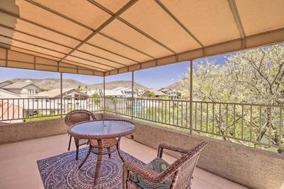 Boat Dock & Pool: Lakefront Glendale Getaway!