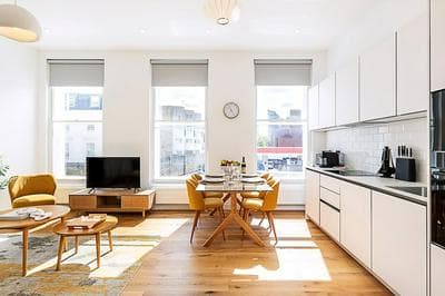 Urban Luxury in the Heart of Chelsea - King Bed!