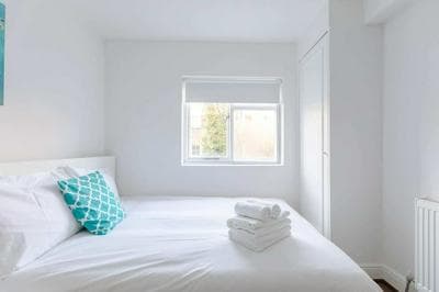 Radiant and Roomy 2BD Flat - Fulham!