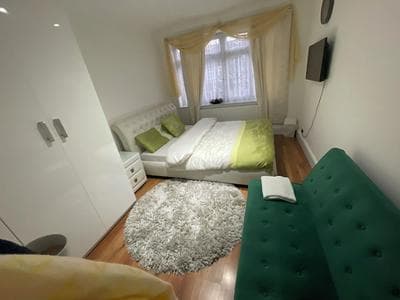 Luxurious 6-bed Entire House in London Ilford