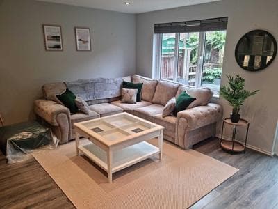 Impeccable 4-bed House in London With Jacuzzi