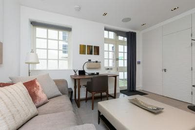 Central and Unique 1 Bedroom Mews House in Mayfair