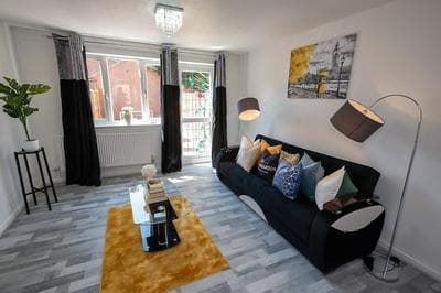 I Love London! A Stunning 2 Bed Home Sleeps 1-3!