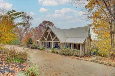 Ellijay Cabin w/ Hot Tub & Mountain Views